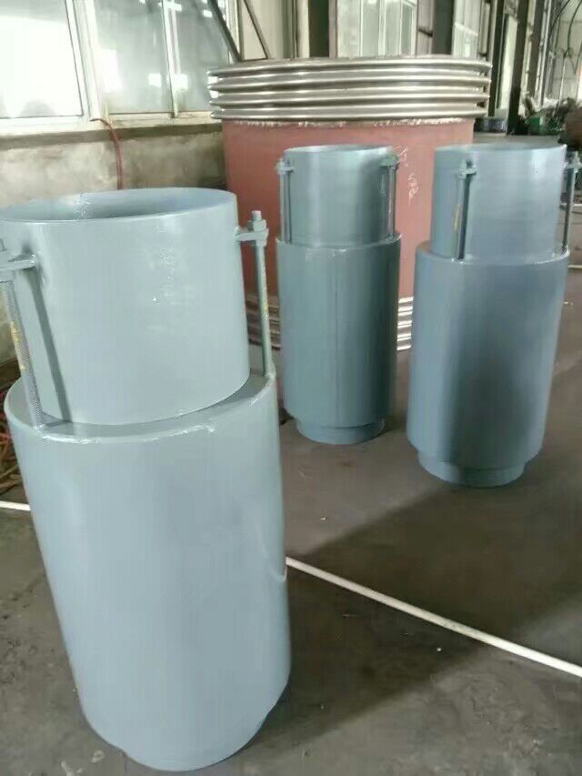 無約束型波紋補償器